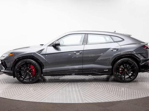 Used 2023 Lamborghini Urus S image 3