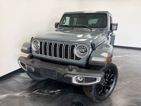 Used 2025 Jeep Wrangler Unlimited Sahara AWD/4WD image 18