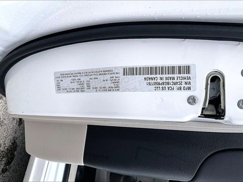 Used 2023 Chrysler Pacifica Touring-L FWD image 38