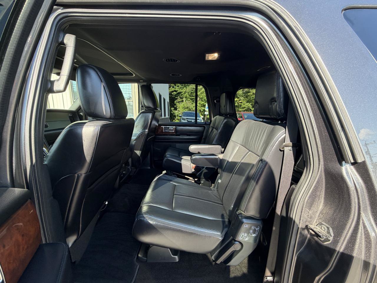 Used 2016 Lincoln Navigator L Select AWD/4WD image 10