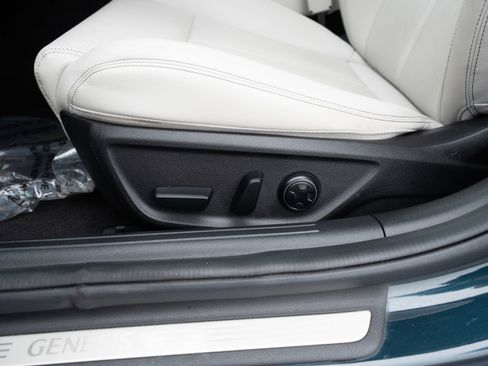 Used 2025 Genesis G70 2.5T RWD image 12