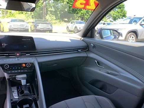 Certified 2023 Hyundai Elantra SEL w/ Convenience Package FWD image 19