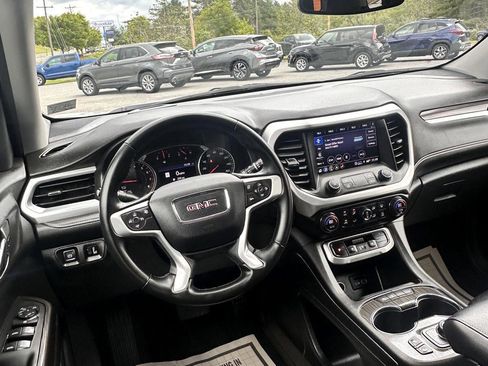 Used 2023 GMC Acadia SLT image 11