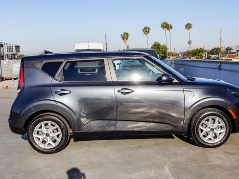 Used 2025 Kia Soul LX w/ LX Technology Package FWD image 13
