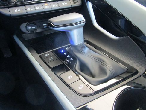 Used 2025 Hyundai Elantra Limited image 36