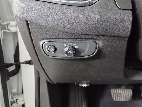 Used 2019 Chevrolet Equinox LT FWD image 21