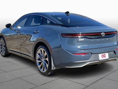 Used 2025 Toyota Crown Limited image 12