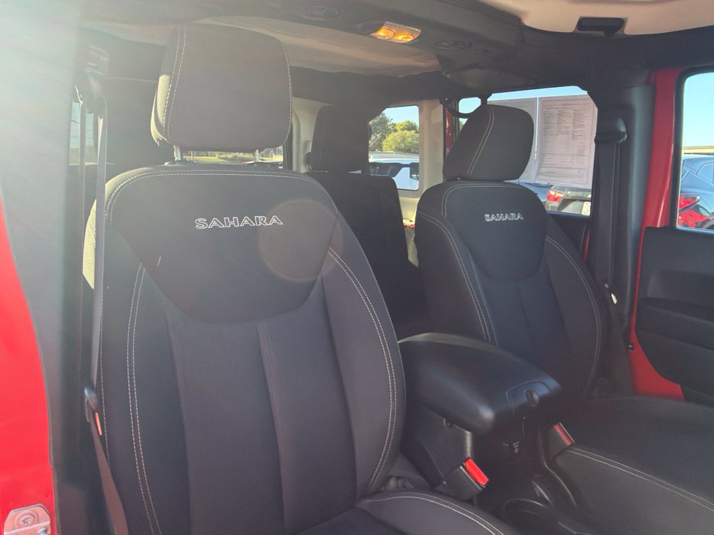 Used 2016 Jeep Wrangler Unlimited Sahara w/ Dual Top Group AWD/4WD image 11