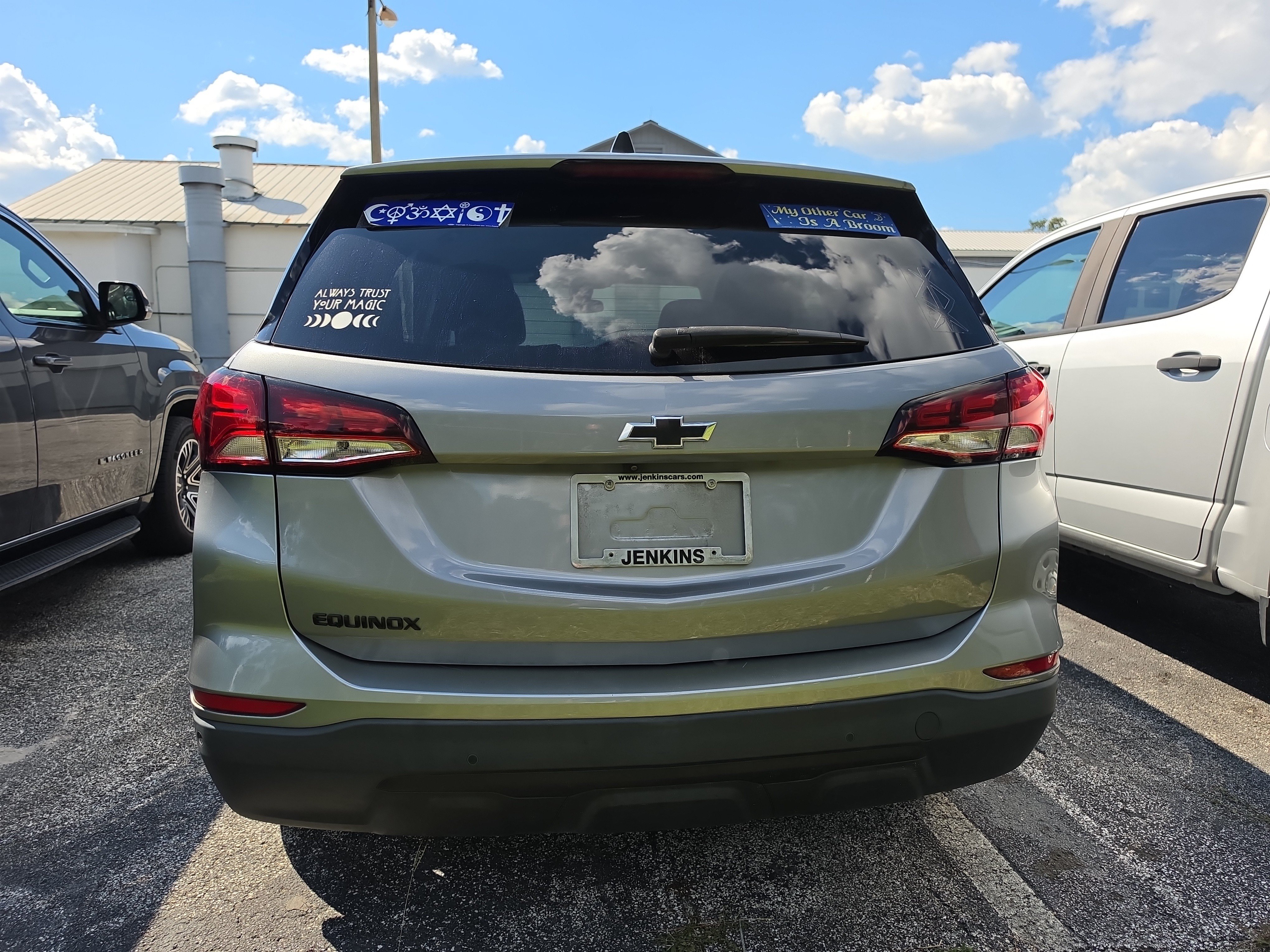 Used 2023 Chevrolet Equinox LS w/ LS Convenience Package FWD image 4