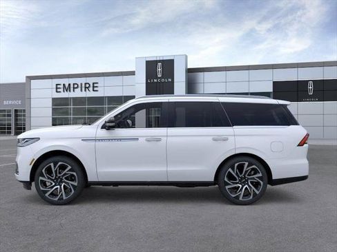New 2026 Lincoln Navigator Reserve AWD/4WD image 3
