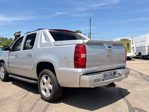 Used 2011 Chevrolet Avalanche LS w/ Regional Value Package RWD image 2