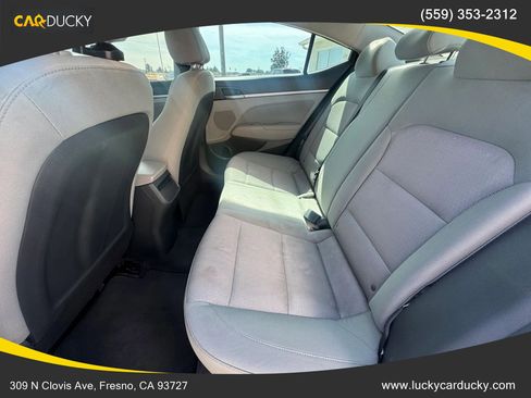 Used 2017 Hyundai Elantra SE FWD image 19