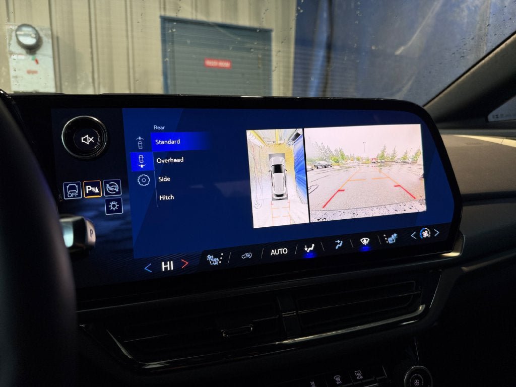 Used 2024 Chevrolet Equinox EV RS FWD image 18