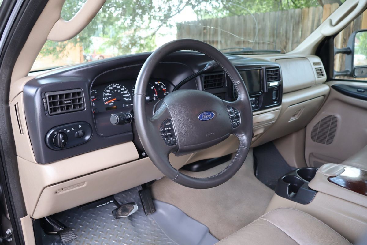 Used 2005 Ford Excursion Limited AWD/4WD image 15