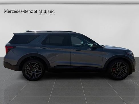 Used 2025 Ford Explorer ST image 8