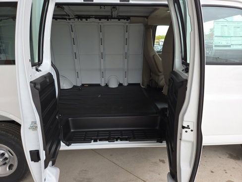 New 2025 Chevrolet Express 2500 w/ Driver Convenience Package image 18