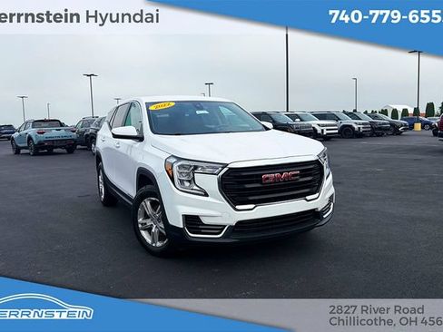 Used 2022 GMC Terrain SLE FWD image 1
