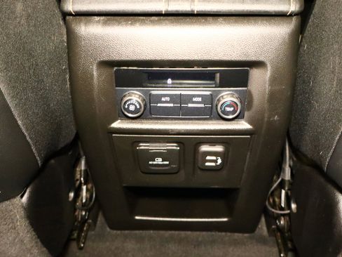 Used 2019 Chevrolet Traverse LT w/ LT Premium Package image 38