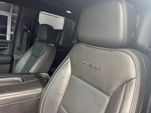 Used 2021 GMC Yukon XL Denali w/ Denali Premium Package AWD/4WD image 24