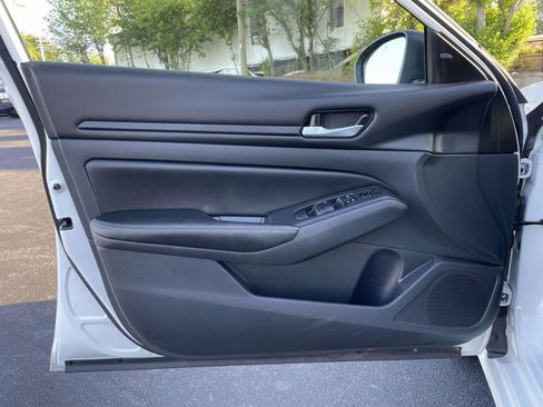 Used 2025 Nissan Altima 2.5 SV FWD image 14