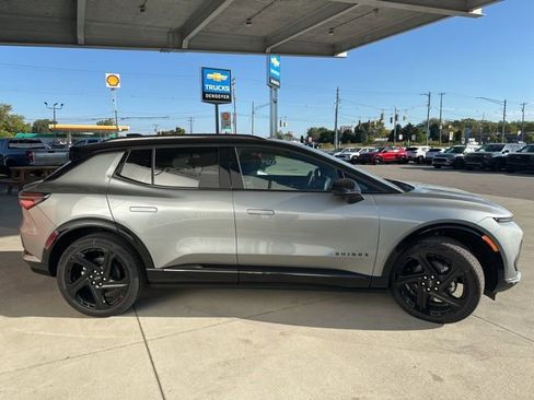 New 2026 Chevrolet Equinox EV RS image 6