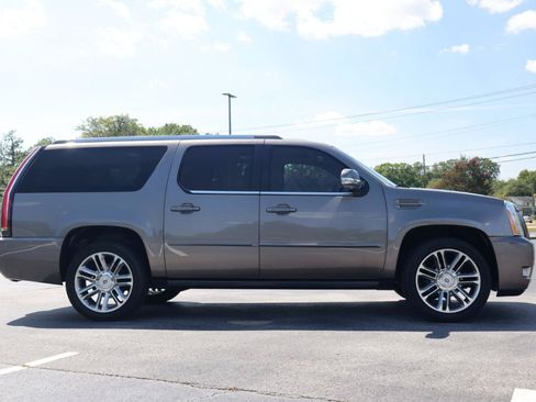 Used 2012 Cadillac Escalade ESV Premium AWD/4WD image 6