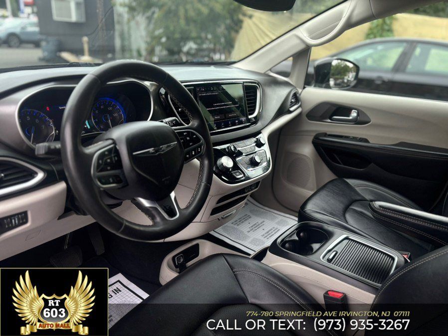 Used 2024 Chrysler Pacifica Touring-L FWD image 22