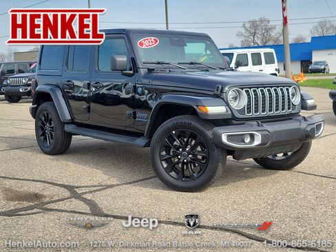 Used 2025 Jeep Wrangler Unlimited Sahara AWD/4WD image 1