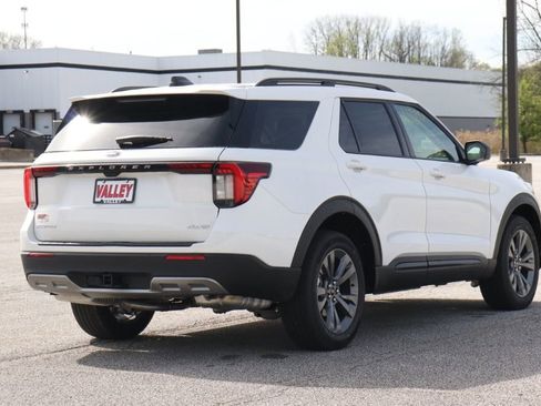 New 2026 Ford Explorer Active AWD/4WD image 8