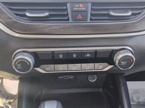 Used 2024 Nissan Altima 2.5 SV image 24