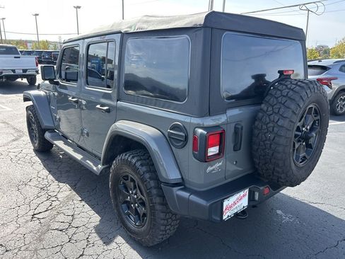 Used 2018 Jeep Wrangler Unlimited Sahara image 8