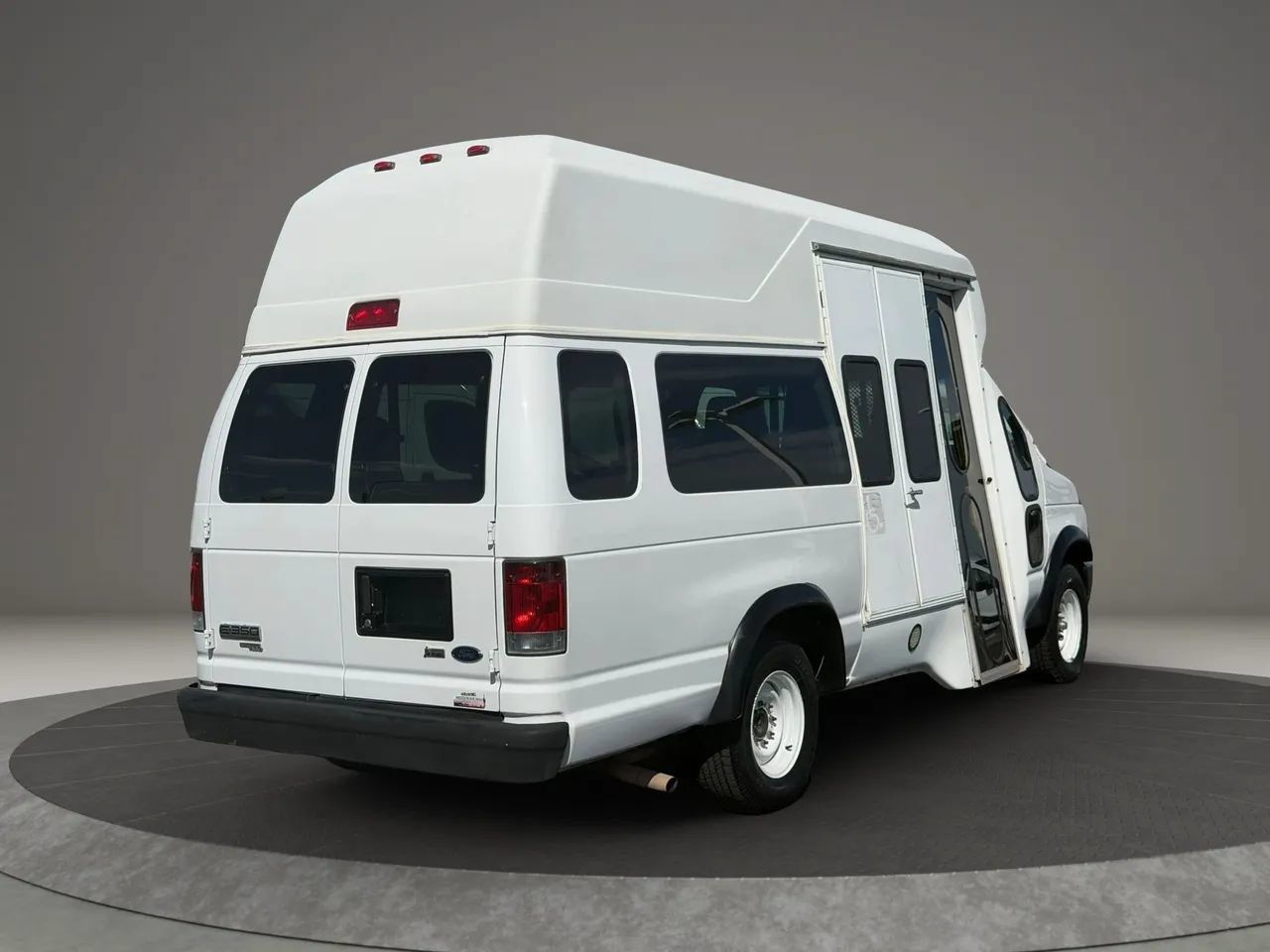 Used 2011 Ford E-350 and Econoline 350 Extended Super Duty RWD image 7