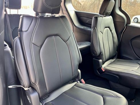 New 2026 Chrysler Pacifica Select w/ S Appearance Package FWD image 18