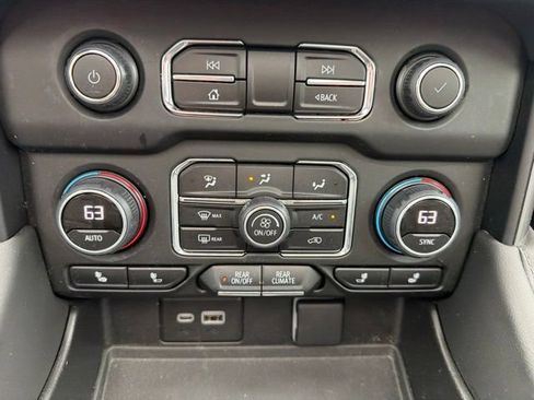 Used 2023 Chevrolet Tahoe LT w/ Luxury Package AWD/4WD image 17
