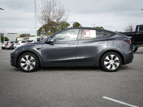 Used 2021 Tesla Model Y Long Range AWD/4WD image 7