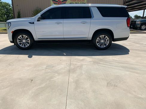 Used 2021 GMC Yukon XL SLT w/ SLT Premium Package AWD/4WD image 5
