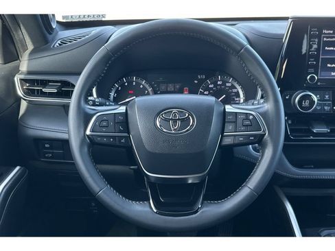 Used 2021 Toyota Highlander XSE FWD image 37