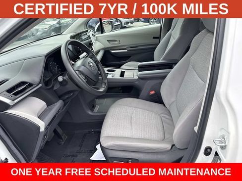 Used 2024 Toyota Sienna LE AWD/4WD image 14
