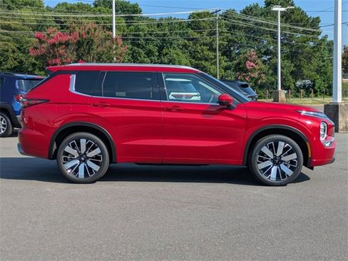 New 2025 Mitsubishi Outlander SEL image 2