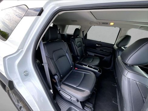 Used 2023 Nissan Pathfinder SL w/ SL Premium Package FWD image 29