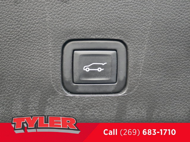 Used 2023 Chevrolet Traverse Premier w/ LPO, Floor Liner Package FWD image 17