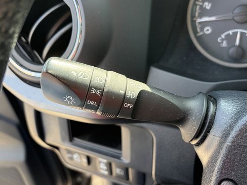 Used 2019 Toyota Tacoma TRD Sport AWD/4WD image 23