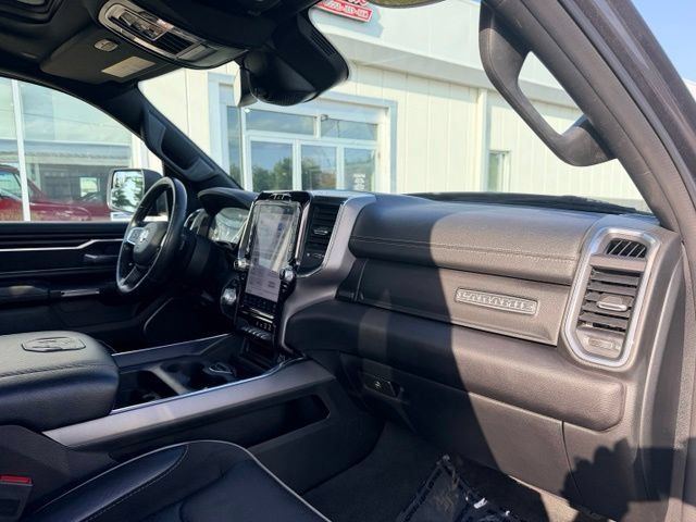 Used 2024 RAM 1500 Laramie AWD/4WD image 12