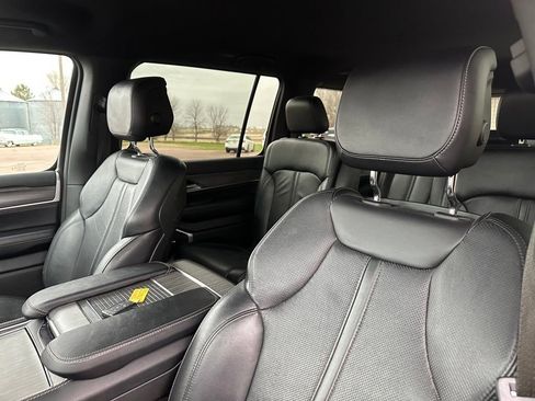 Used 2024 Jeep Wagoneer Series III AWD/4WD image 13