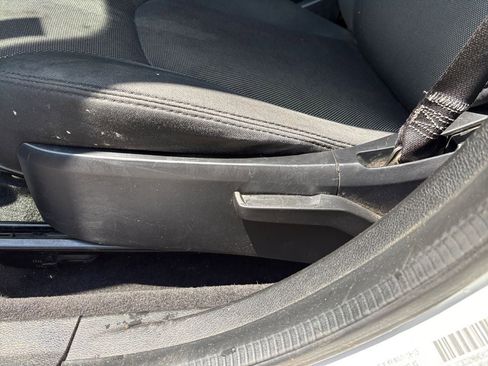 Used 2014 Dodge Avenger SE FWD image 13
