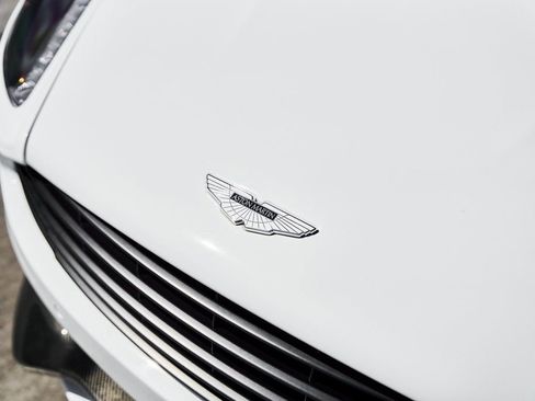 Used 2017 Aston Martin Vanquish S image 9