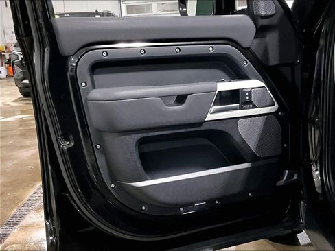 Used 2022 Land Rover Defender 110 SE image 9