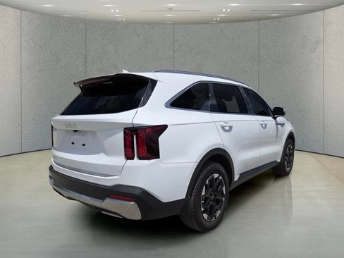 Used 2025 Kia Sorento S w/ Panoramic Sunroof Package FWD image 5