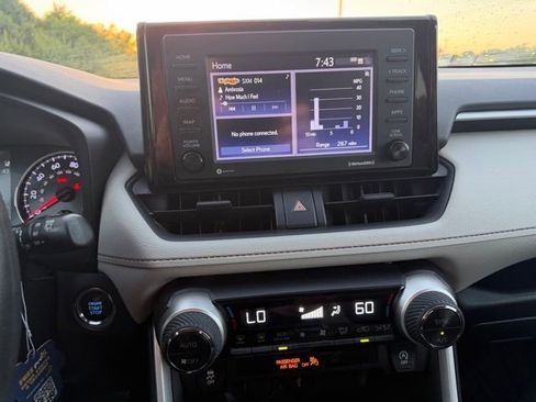 Used 2021 Toyota RAV4 XLE w/ Convenience Package FWD image 13