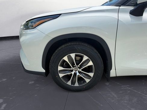 Used 2021 Toyota Highlander XLE AWD/4WD image 15